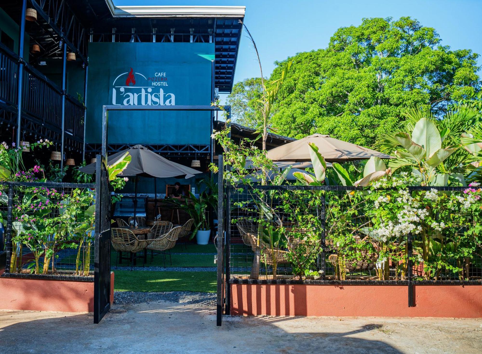 Lartista Hostel Puerto Princesa Exterior photo