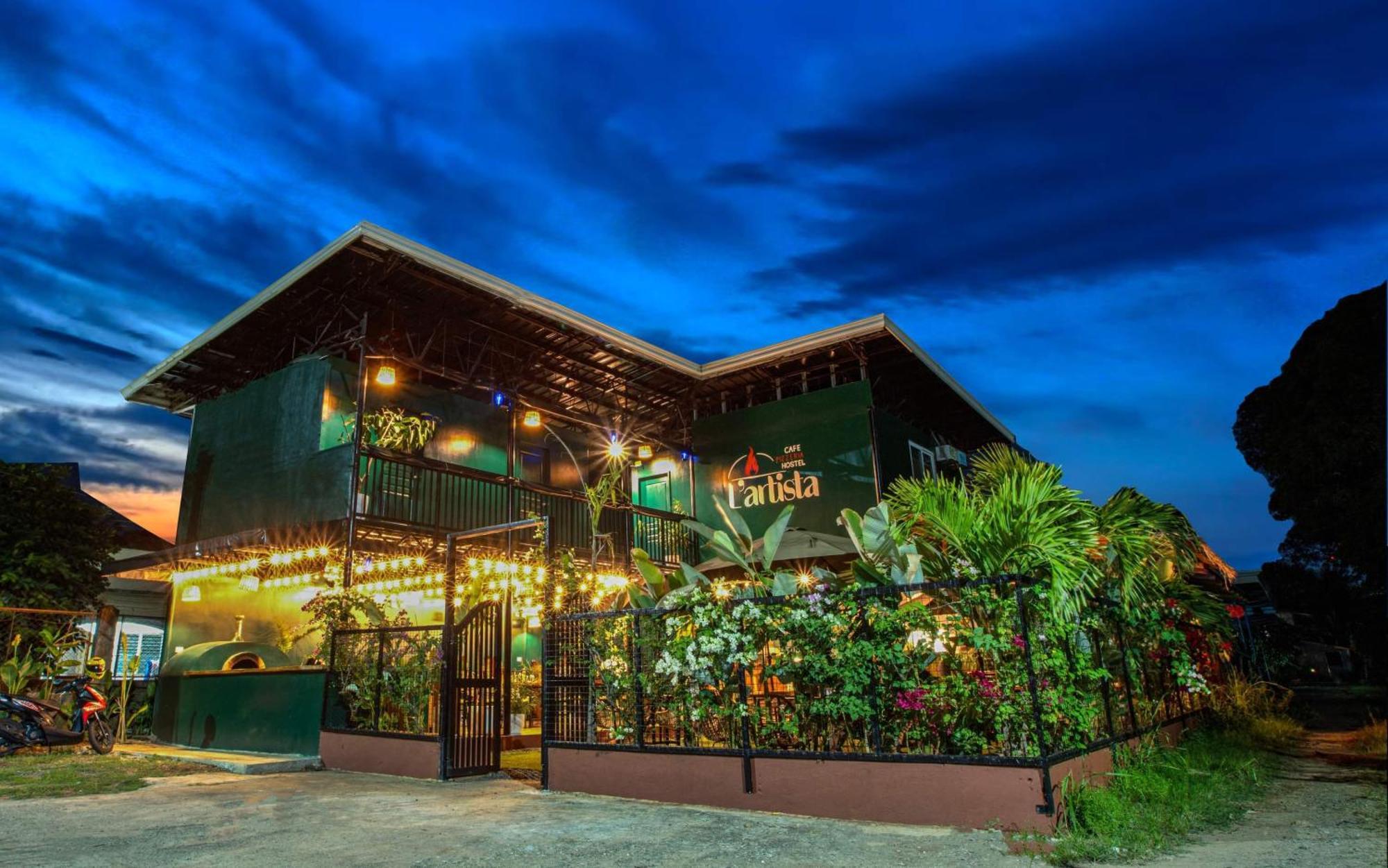 Lartista Hostel Puerto Princesa Exterior photo